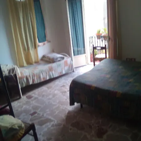 Single With Shared Bathroom * Taormina