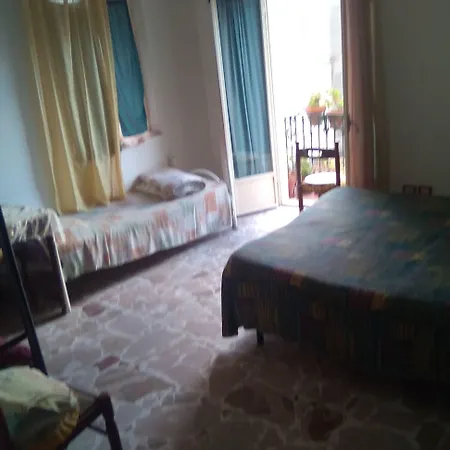 Single With Shared Bathroom Гостевой дом *